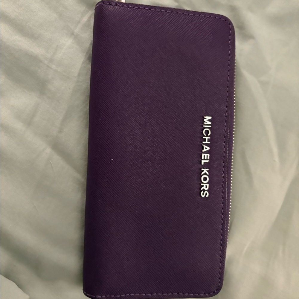 Pre-Owned Michael Kors Deep Purple Zip Wallet